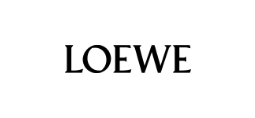 ein Firmenlogo mit dem Wort LOEWE in schwarzen Großbuchstaben